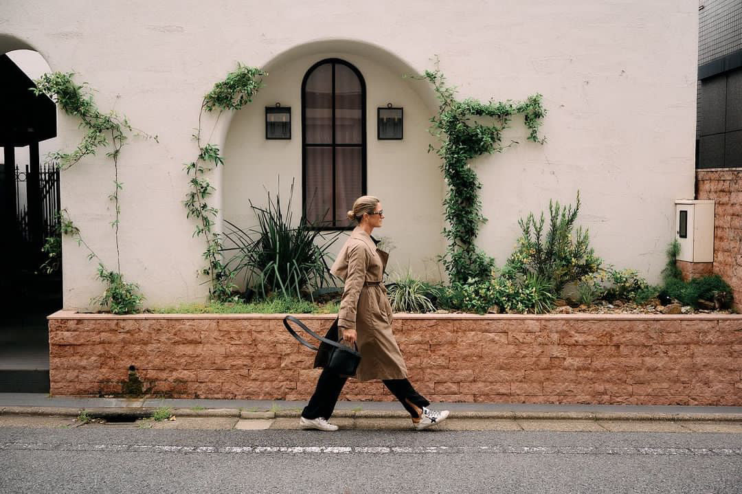 Model carrying a Richard Paige full-grain leather shoulder bag in Adelaide.